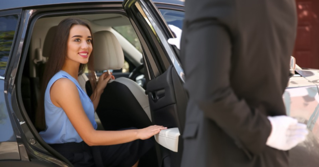 Choosing Your Ride Chauffeur Service vs. Ridesharing Apps
